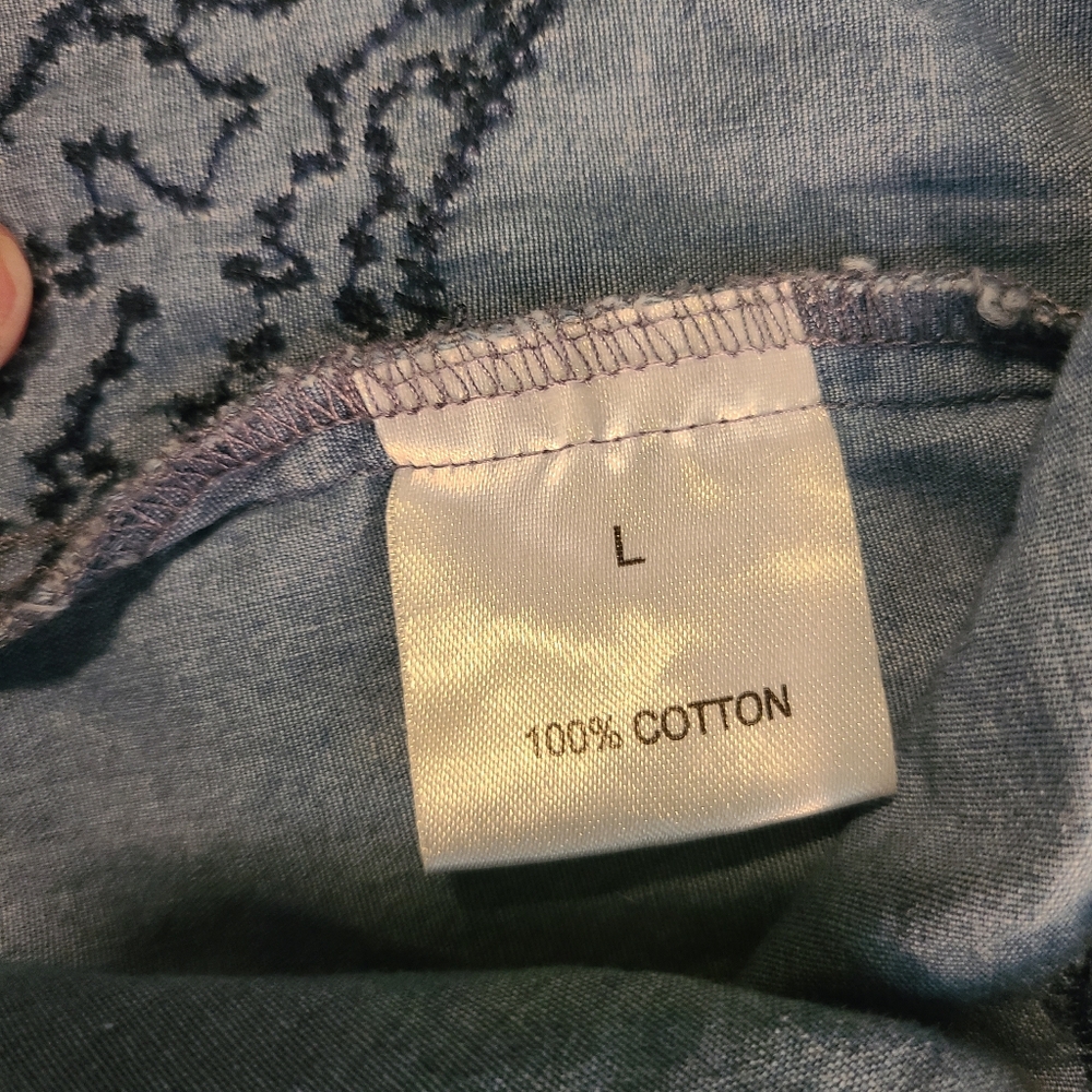 Embroidered Cheetah Chambray Button Down | 100% Cotton | Women’s L - Picture 5 of 12